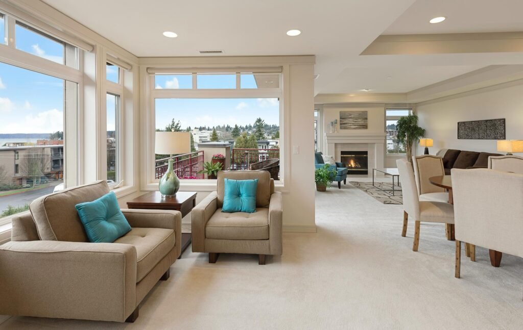 Sala al natural con colores vanguardistas que dan paz interior.